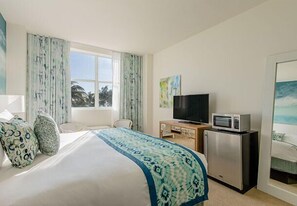 Room - South Beach | Friends Coastal Retreat | Rooftop + Beach | 2BR (Miami Beach)