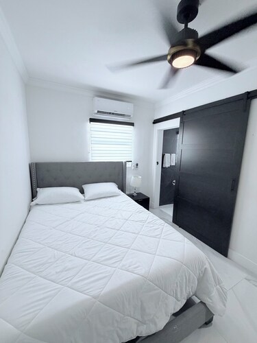Large 1-bedroom apartment with full kitchen & AC