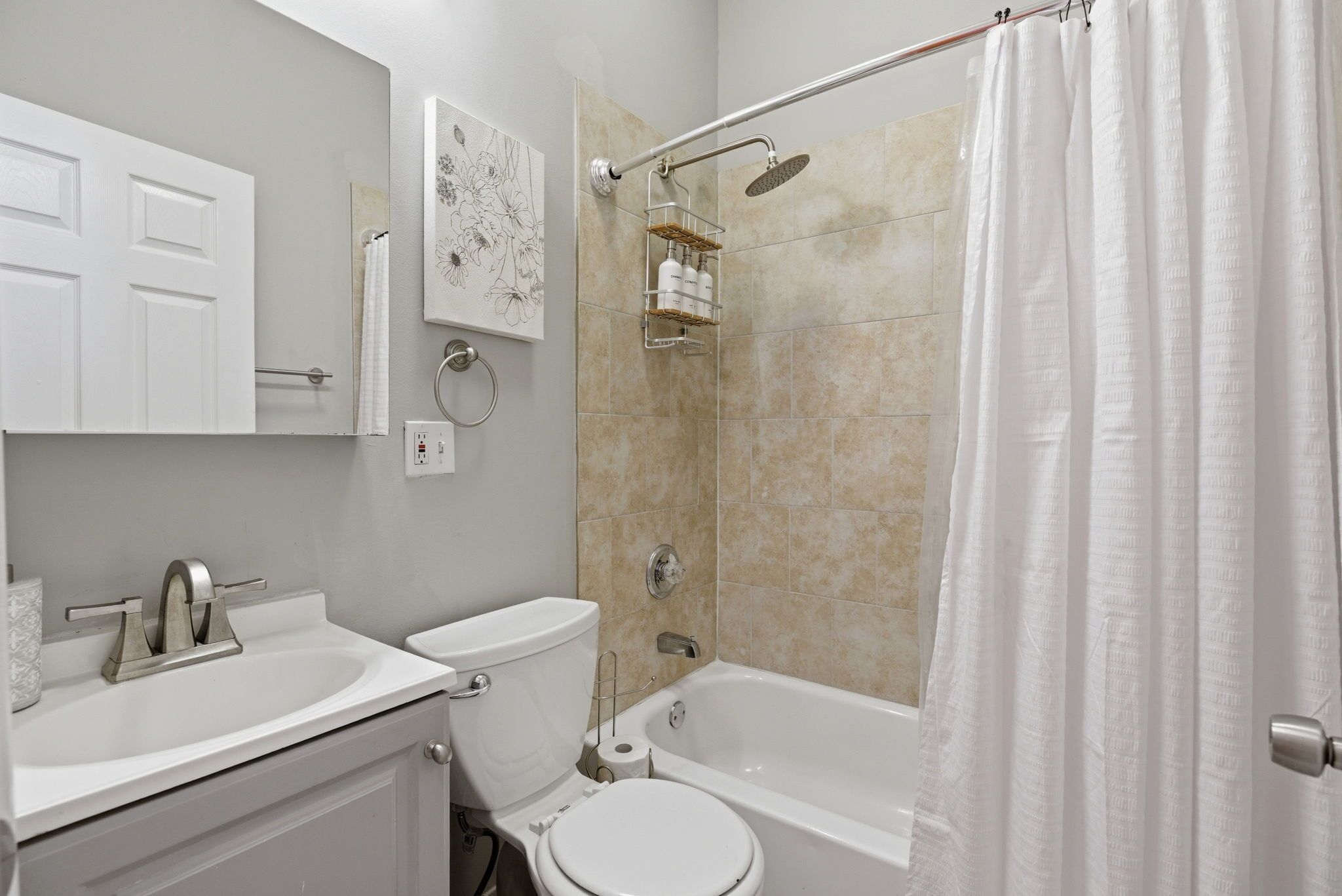 A bathroom with a toilet, sink, and bathtub.