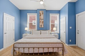 Room - Fun Grove Stay – Walk to Bars, Restaurants & BJC (St. Louis)