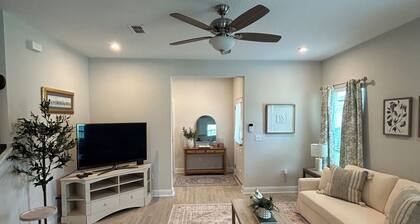 Fantastic 2-bedroom townhome with AC in charming Jacksonville