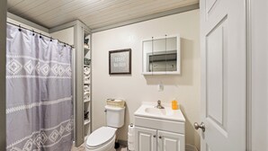 Unclassified image, 5 of 10, button - Country Cabin (Magnolia)