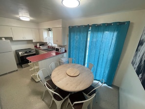 Unclassified image, 4 of 10, button - 3-bedroom house in beautiful Pocatello. (Pocatello)