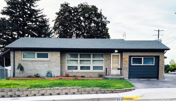 Unclassified image, 1 of 10, button - 3-bedroom house in beautiful Pocatello. (Pocatello)