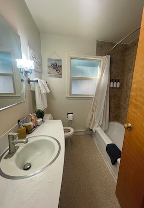 Unclassified image, 5 of 10, button - 3-bedroom house in beautiful Pocatello. (Pocatello)