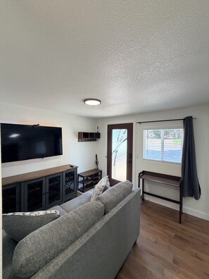 Smart TV - Private Remodeled 1BR Apartment Near Anschutz, DIA & Light Rail (Aurora)