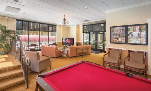 Seattle | Peaceful Courtyard Stay | Gym + Walkable