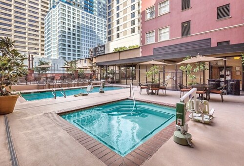Seattle | Courtyard Calm Stay | Gym + Walkable
