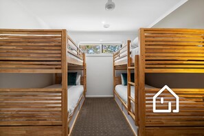 A bunk bed room with a window, a patterned carpet, and a ceiling light. - The Sorrento Sojourn *1 NIGHT FREE* Luxury Spa Retreat (Sorrento)