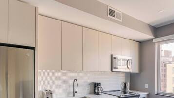 Coffee/tea maker, fridge, microwave, oven
