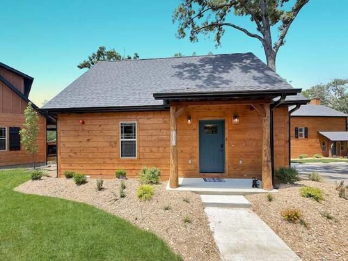 Lux Cabin 2 pools Near Big Cedar Fishing Hot Tub