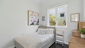 Iron/ironing board, WiFi, bed sheets