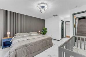 5 chambres, fer et planche à repasser, Wi-Fi, draps fournis