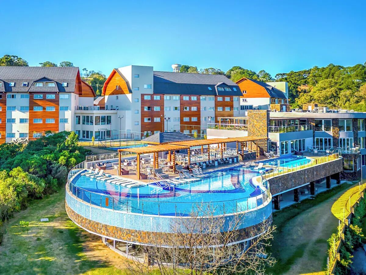 Piscine couverte, piscine extérieure