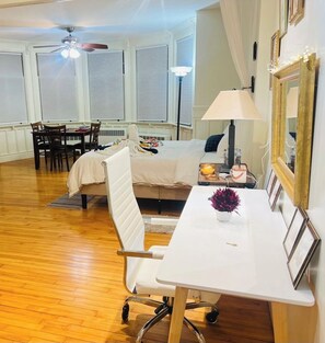 Iron/ironing board, free WiFi, bed sheets - Cozy 1-bedroom apartment in welcoming Bangor with AC (Bangor)