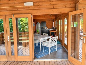 Outdoor dining - Te Tua - 3BR Hillside, Ocean View Escape (Arorangi District)