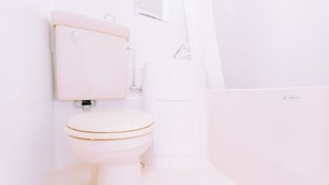 A bathroom with a white toilet, a white sink, and a white bathtub. - Maison de Tenjin Higashi 506 (Fukuoka)