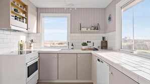 Private kitchen - Gorgeous home in Haderslev with WiFi (Haderslev)