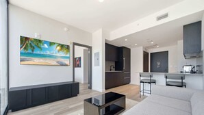 Living area - Stunning E11EVEN Residences Suite Rooftop Pool (Miami)