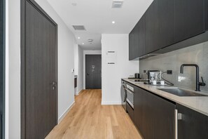 Private kitchen - Luxury 26th Floor Studio E11EVEN w/ Rooftop Pool (Miami)