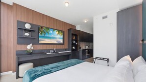 A modern hotel room with a bed, a desk, and a kitchen area. - 40th Floor E11EVEN Studio w/ Skyline Views (Miami)