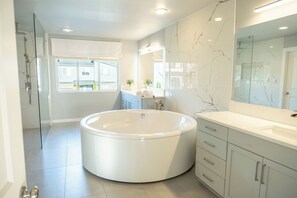 Bathroom - Restful Bana Resort (Marysville)