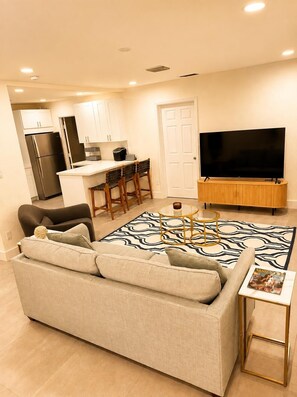 Living area - Escape to this 3 bed/ 2 bath in el Portal, one of Miamis hidden gems. (Miami)