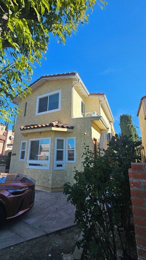 Exterior - Brand-New Modern 3BR/3BA Private ADU • A/C • High Ceilings • Canoga Park (Los Angeles)