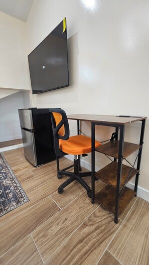 Dining - Brand-New Modern 3BR/3BA Private ADU • A/C • High Ceilings • Canoga Park (Los Angeles)