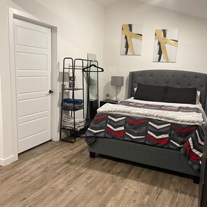 Iron/ironing board, WiFi, bed sheets - Vrbo Property (Grand Prairie)