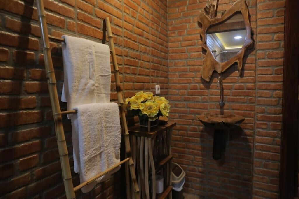 샤워 시설, 무료 세면용품, 타월, 비누