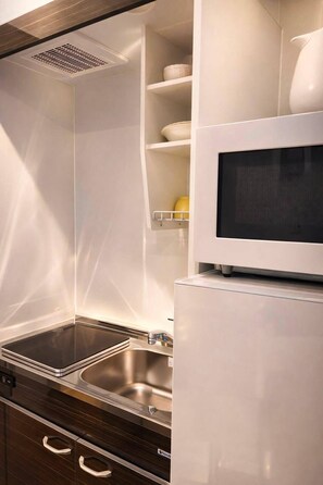 Comfort Double Room | Private kitchen - Revo Hotel Ueno (Taito City)