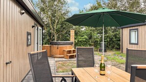 Outdoor dining - Gorgeous home in Oude Pekela with sauna (Oude Pekela)