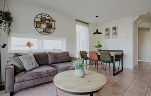 TV - 3 bedroom stunning home in Uitgeest (Uitgeest)