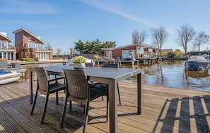 Outdoor dining - 3 bedroom stunning home in Uitgeest (Uitgeest)