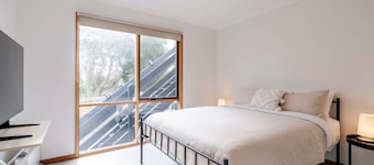 Bayview on Hill - Pet friendly - Woodfire