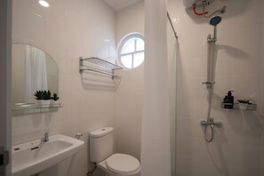 Bathroom - Cove Aphrodite Residence (Kota Jakarta Selatan)
