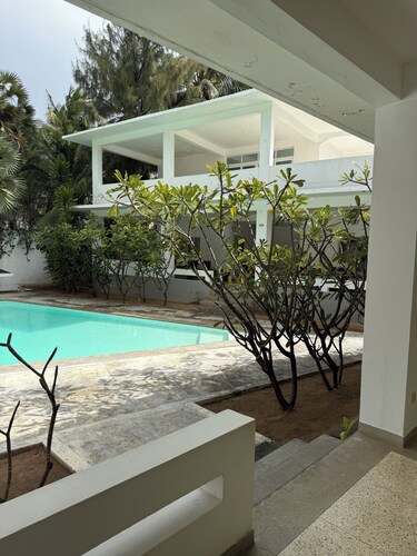 Eden Twin Villas : Charming 3-bedroom Beach Villas with pool by the Indian Ocean