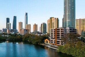A city skyline with high-rise buildings and a body of water in the foreground. - Waterfront 2B 2Bath Pk,GYM,Pool&BBQ (Surfers Paradise)