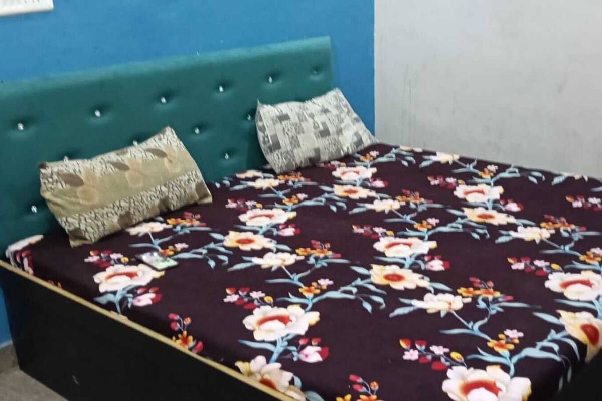 Rollaway beds, free WiFi, bed sheets