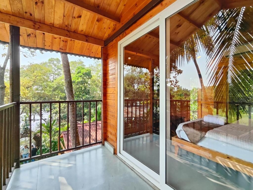 Garden Chalet with Balcony & Bath Tub - Garden-Facing | Terrace/patio