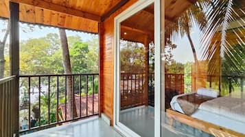 Garden Chalet with Balcony & Bath Tub - Garden-Facing | Terrace/patio