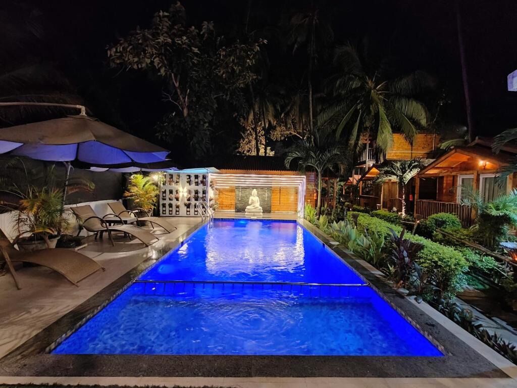 Kolam renang tertutup 