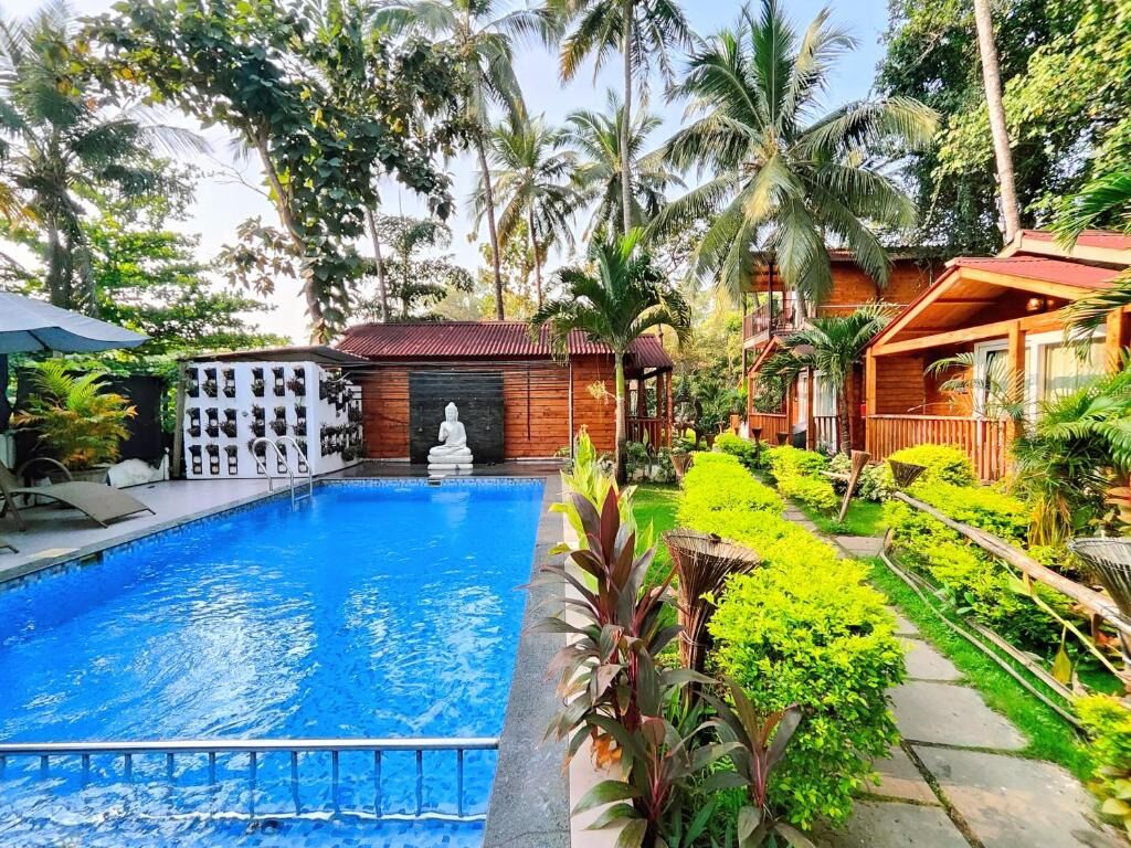Kolam renang tertutup 