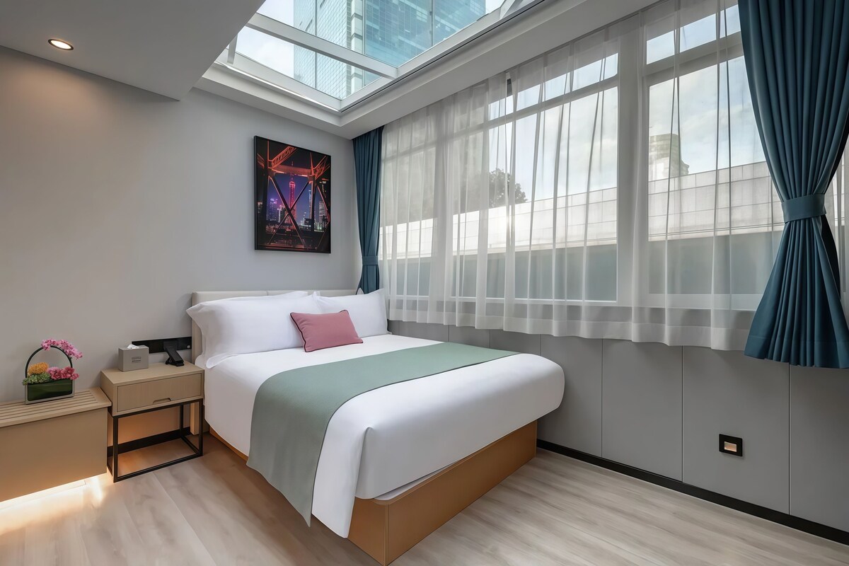 Comfort Double Room, City View | Blackout drapes, WiFi (free), bed sheets