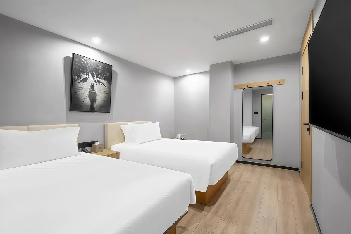 Basic Twin Room | Blackout drapes, WiFi (free), bed sheets