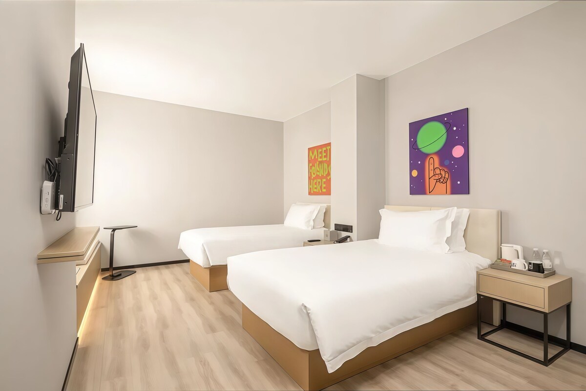Comfort Twin Room, City View | Blackout drapes, WiFi (free), bed sheets