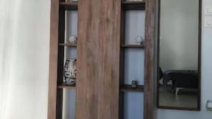 Interior - Daisy Apartment – Modern Comfort with a Balcony in Molfetta (Molfetta)