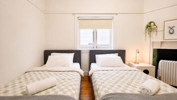 Iron/ironing board, Internet, bed sheets