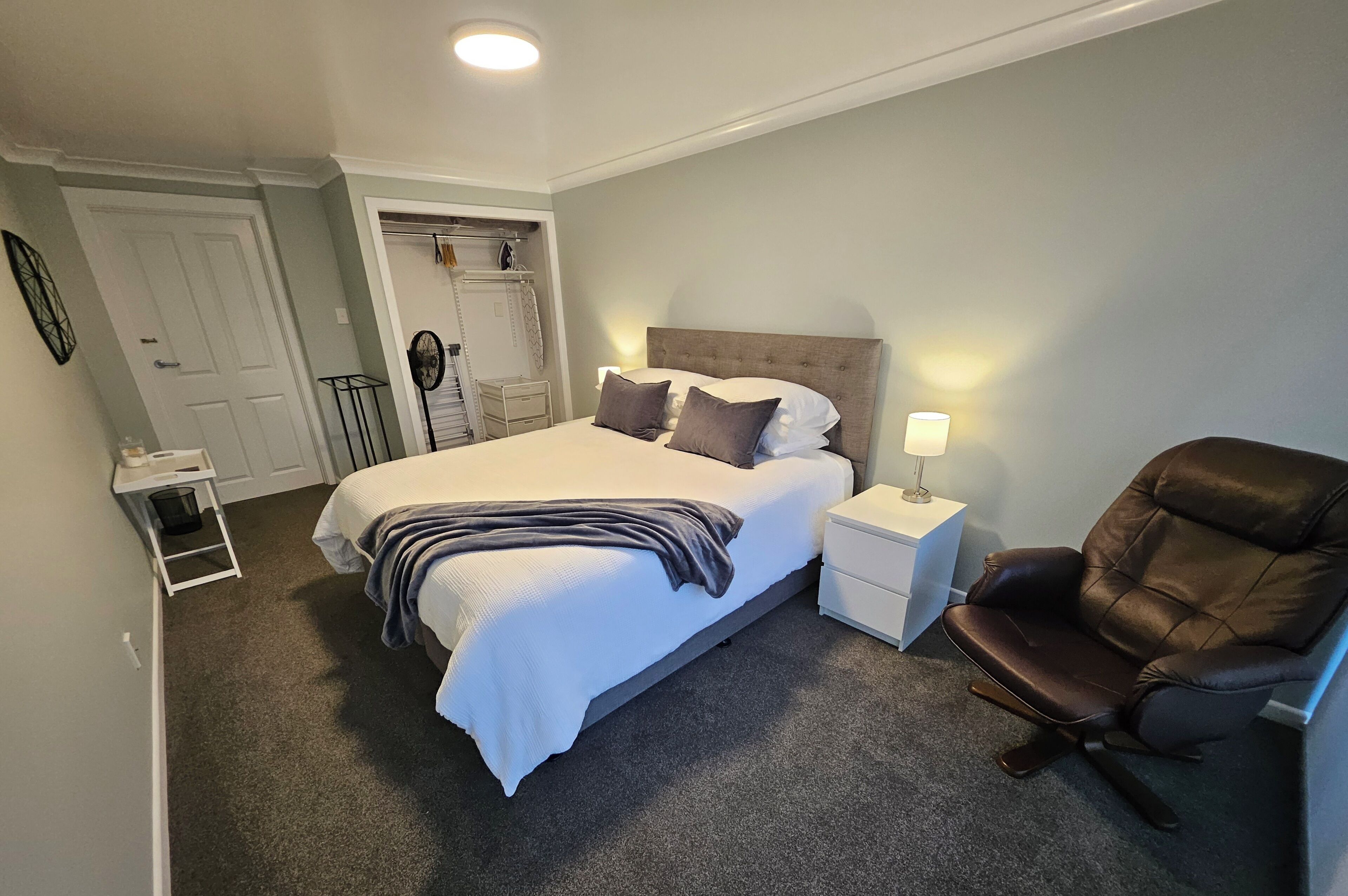 1 chambre, fer et planche à repasser, Wi-Fi, draps fournis
